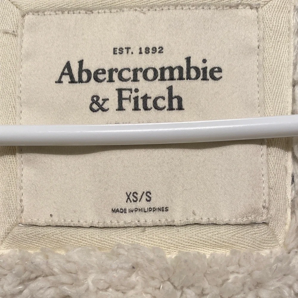 Abercrombie & Fitch Charcoal Jacket with Cream Fleece - Picture 2 of 6